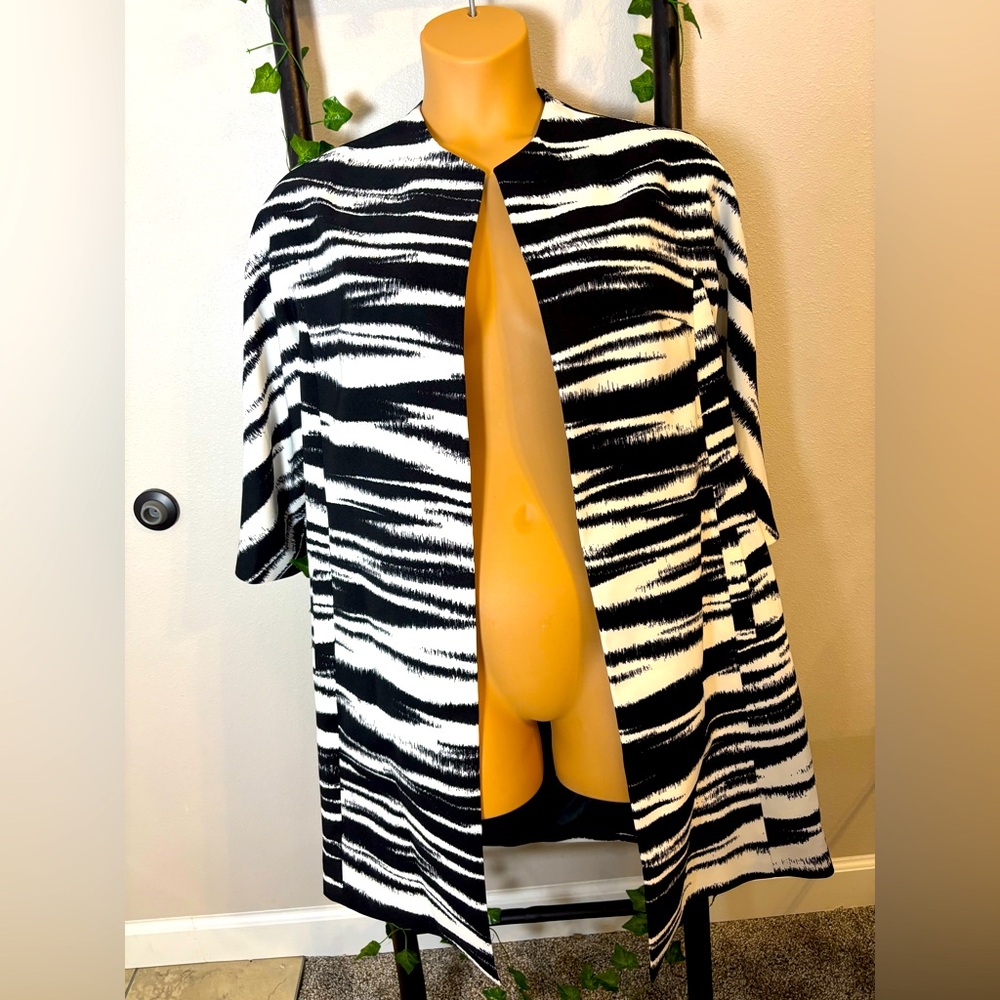 Kasper Size 12 Cardiga White and Black Animal Print NWOT